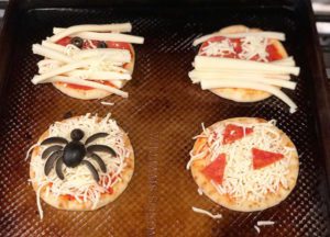 mini-halloween-pizzas
